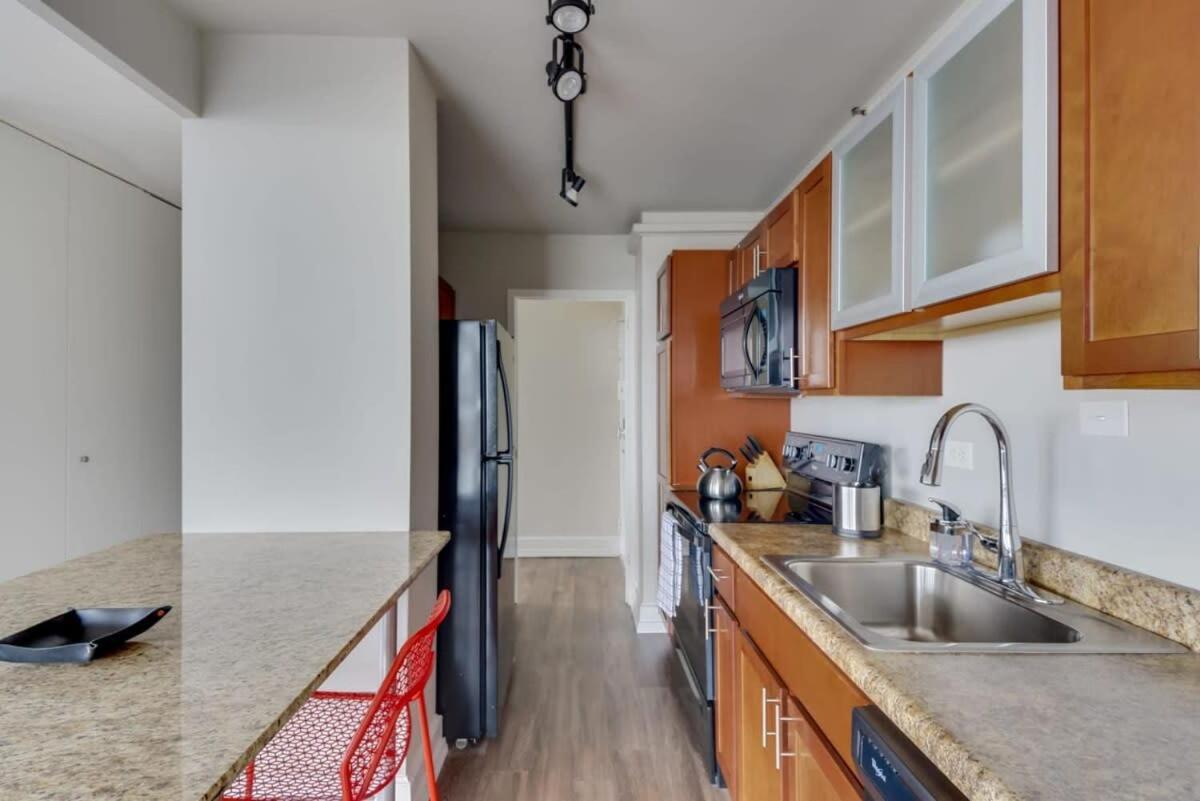 Cozysuites 800 Tower 1br With Gym! 09 *